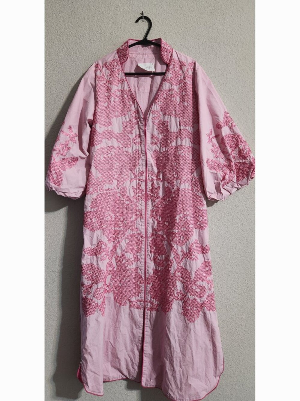 Tuckernuck Hyacinth House Pink Arem Embroidered Caftan Front Zip size small - Picture 4 of 10